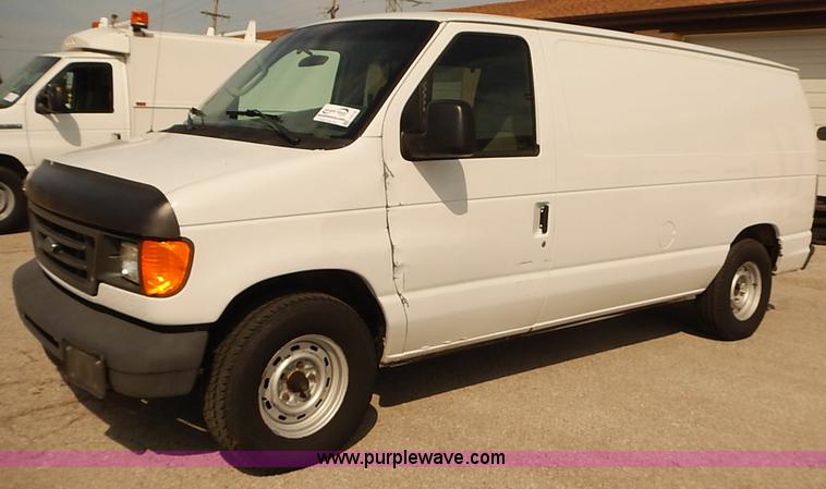 image for item J3118 2003 Ford E150 van