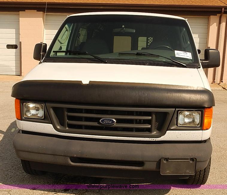 image for item J3118 2003 Ford E150 van