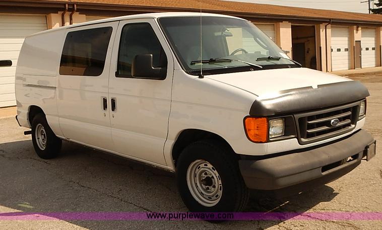 image for item J3118 2003 Ford E150 van