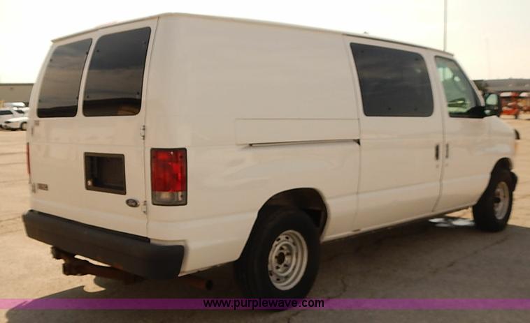 image for item J3118 2003 Ford E150 van