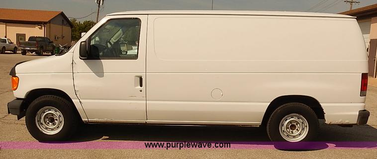 image for item J3118 2003 Ford E150 van