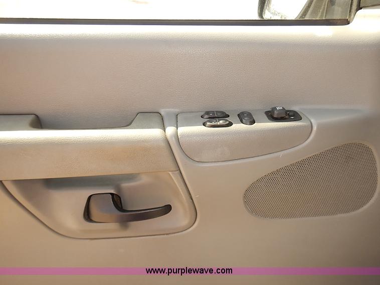 image for item J3118 2003 Ford E150 van