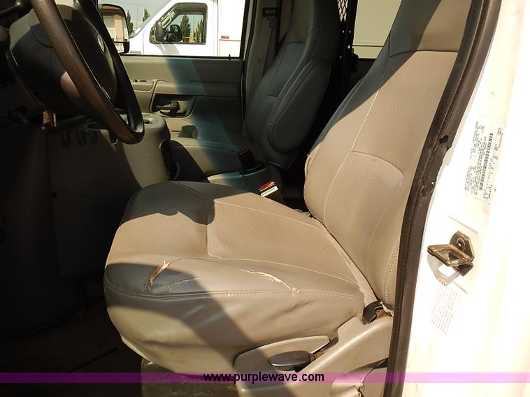 image for item J3118 2003 Ford E150 van