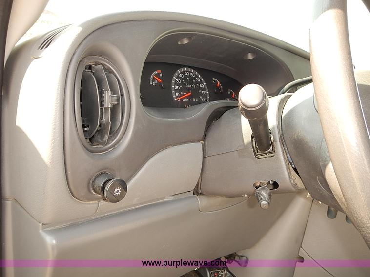 image for item J3118 2003 Ford E150 van