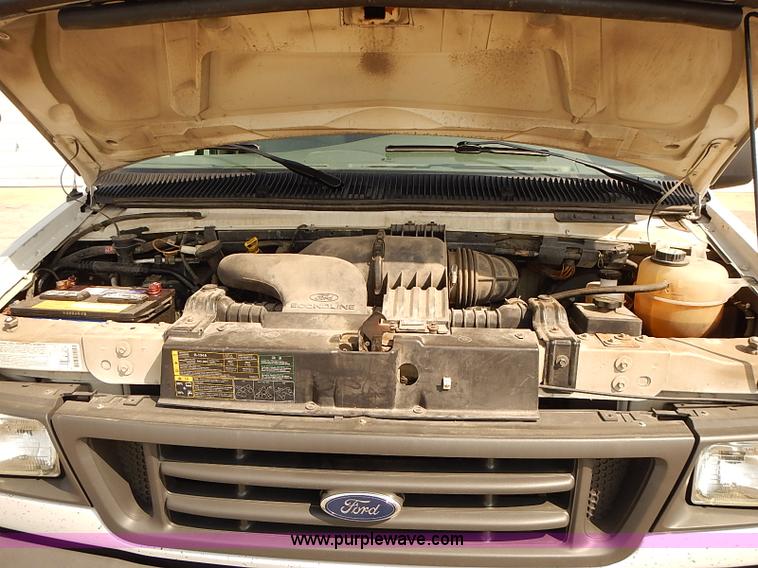 image for item J3118 2003 Ford E150 van