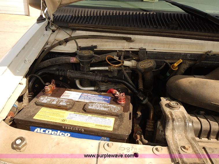 image for item J3118 2003 Ford E150 van