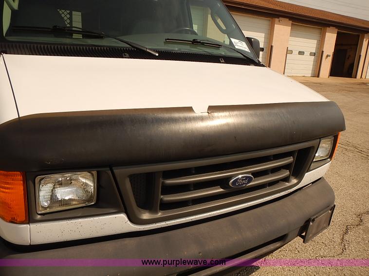 image for item J3118 2003 Ford E150 van