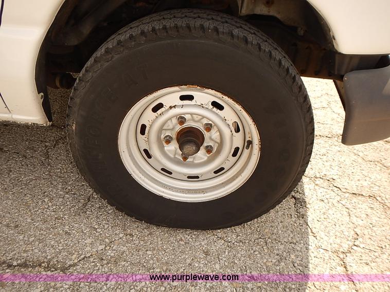 image for item J3118 2003 Ford E150 van