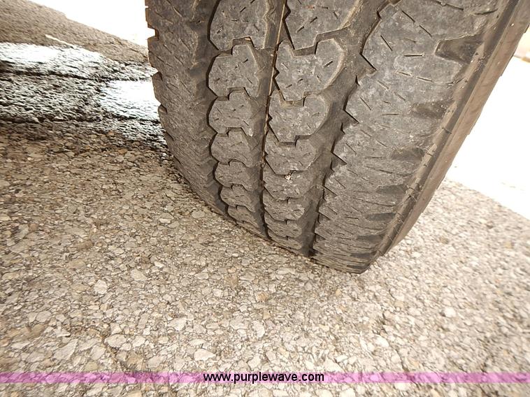 image for item J3118 2003 Ford E150 van