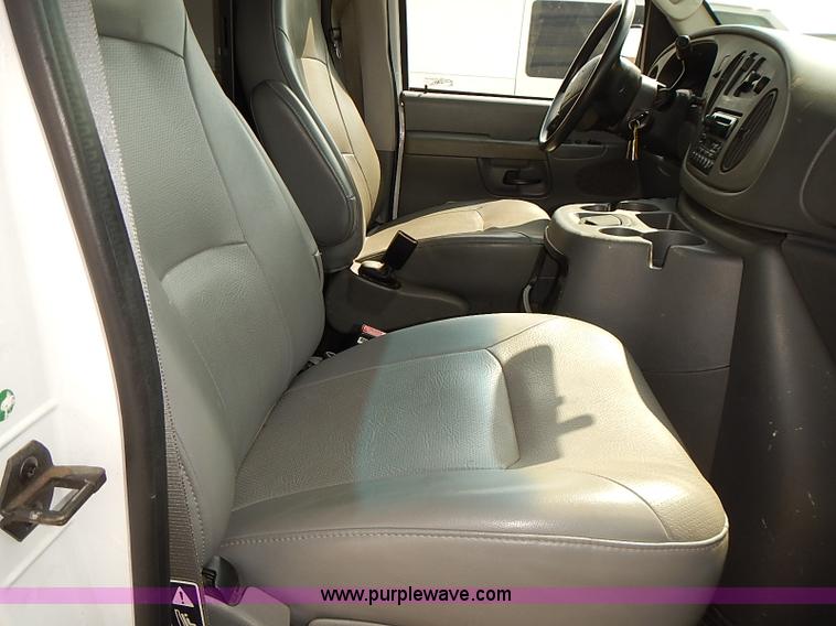 image for item J3118 2003 Ford E150 van