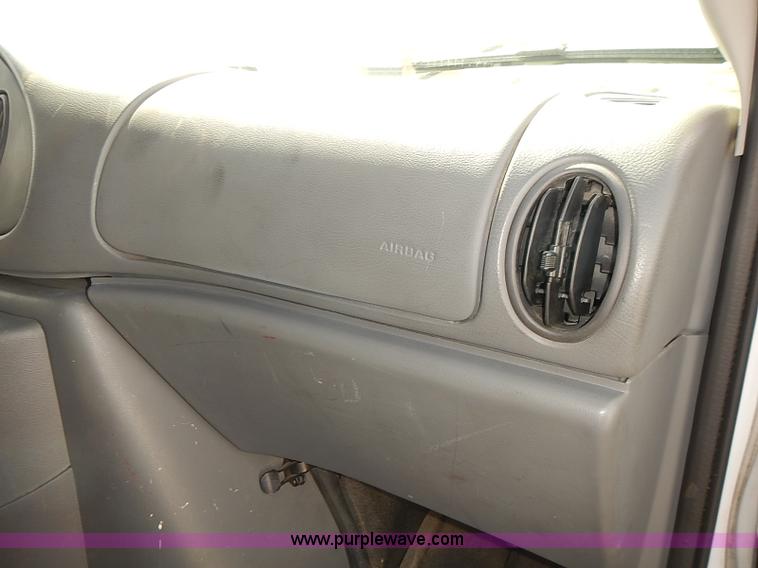 image for item J3118 2003 Ford E150 van