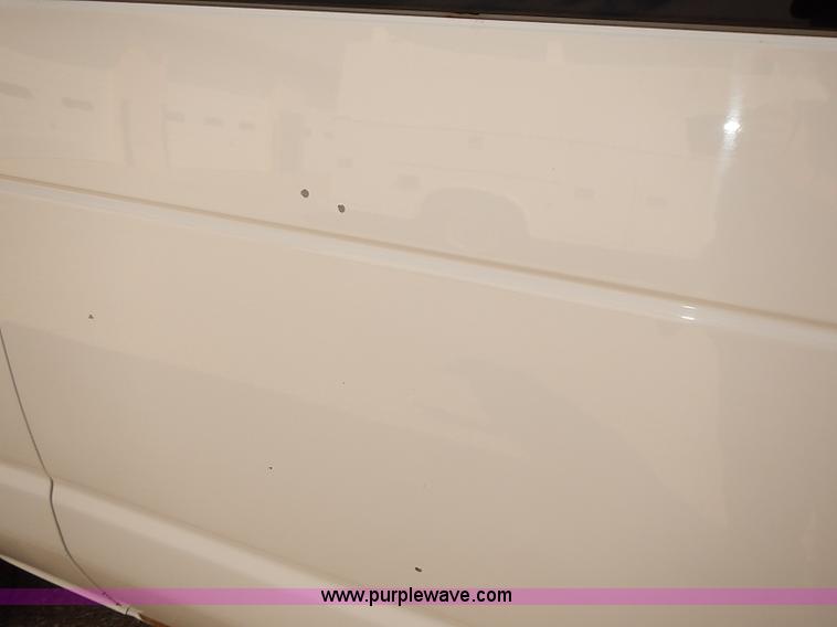 image for item J3118 2003 Ford E150 van