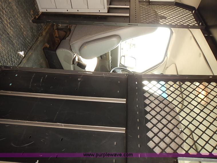 image for item J3118 2003 Ford E150 van