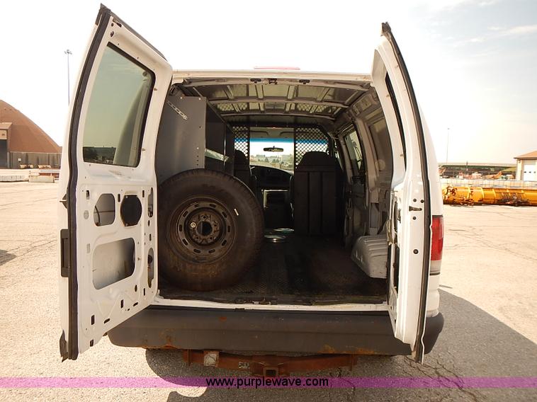 image for item J3118 2003 Ford E150 van