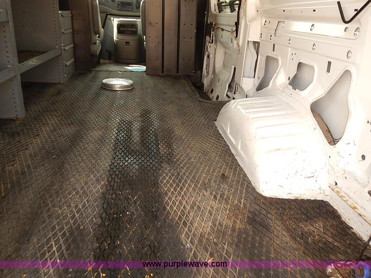 image for item J3118 2003 Ford E150 van