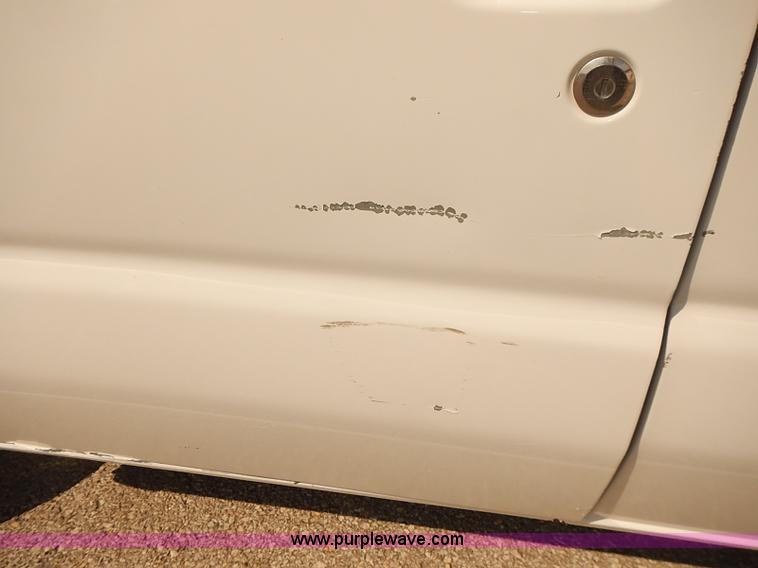 image for item J3118 2003 Ford E150 van