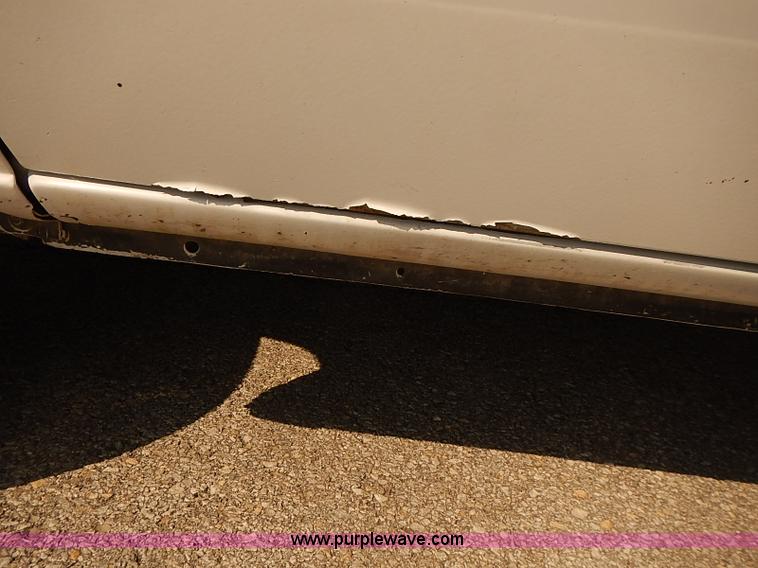 image for item J3118 2003 Ford E150 van