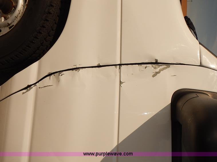 image for item J3118 2003 Ford E150 van