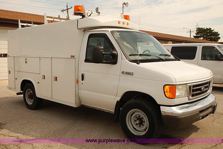 image for item J3119 2007 Ford E350 Super Duty van