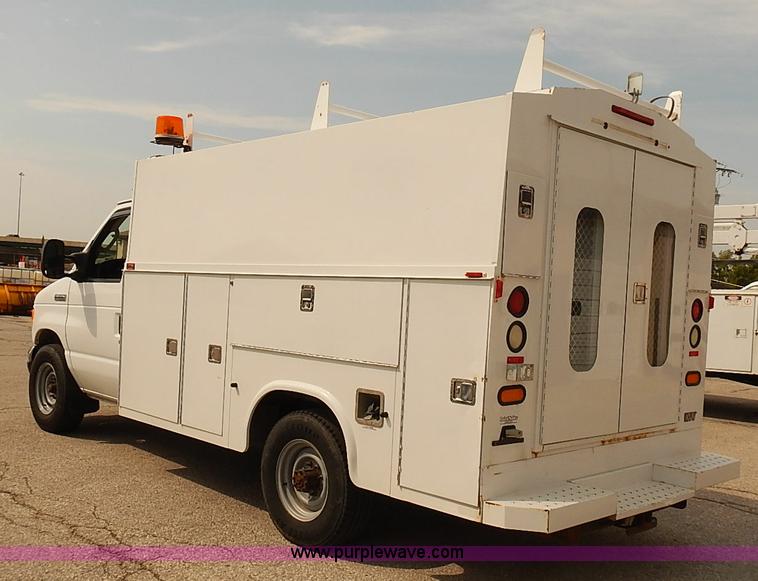 image for item J3119 2007 Ford E350 Super Duty van