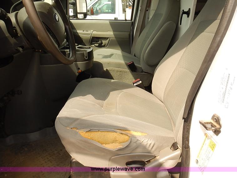 image for item J3119 2007 Ford E350 Super Duty van