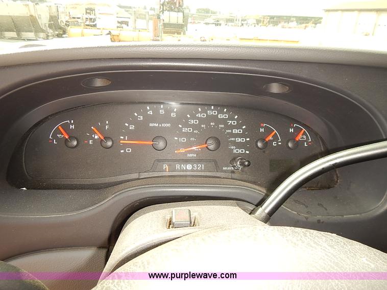 image for item J3119 2007 Ford E350 Super Duty van