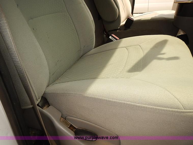 image for item J3119 2007 Ford E350 Super Duty van