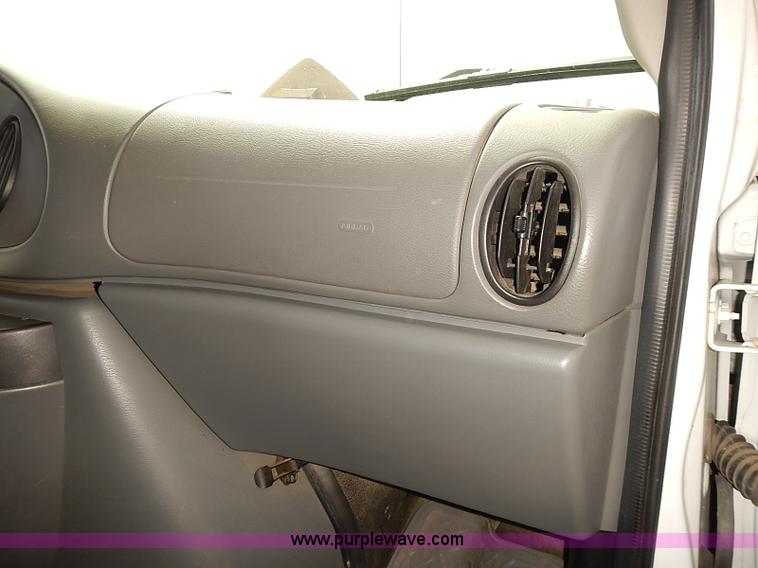image for item J3119 2007 Ford E350 Super Duty van