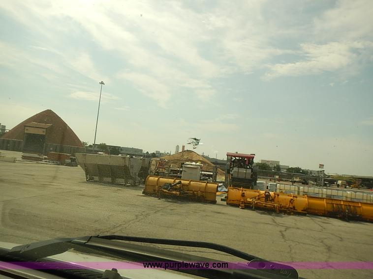 image for item J3119 2007 Ford E350 Super Duty van