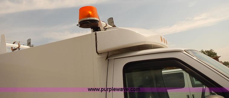 image for item J3119 2007 Ford E350 Super Duty van