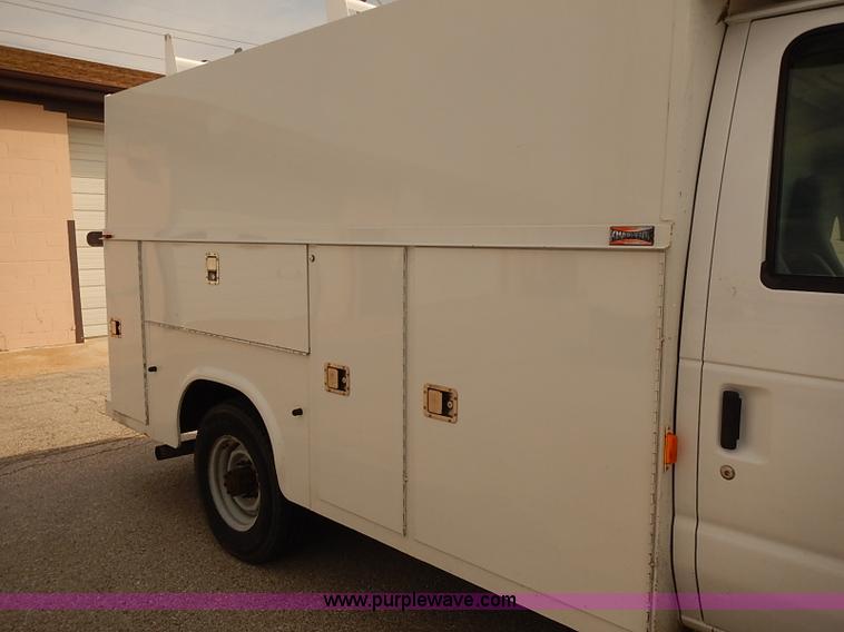 image for item J3119 2007 Ford E350 Super Duty van