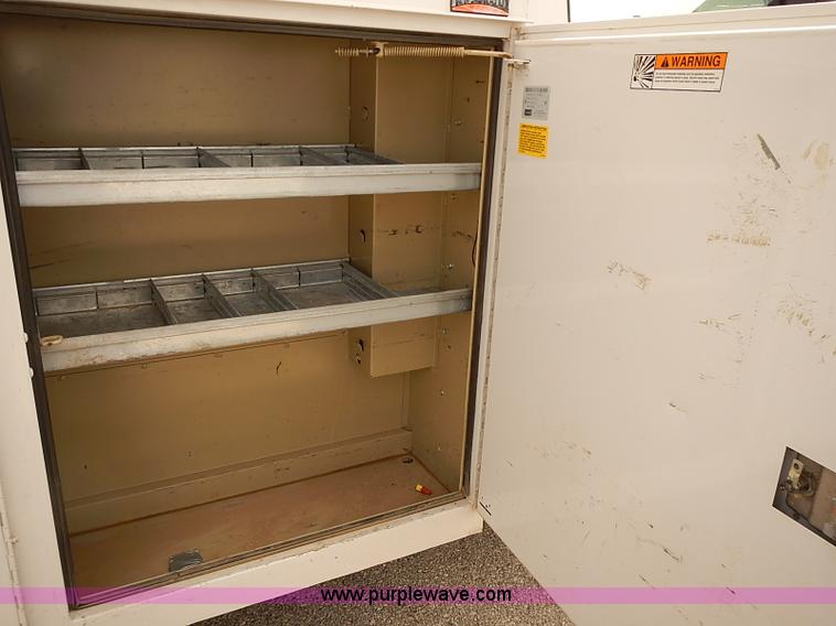 image for item J3119 2007 Ford E350 Super Duty van