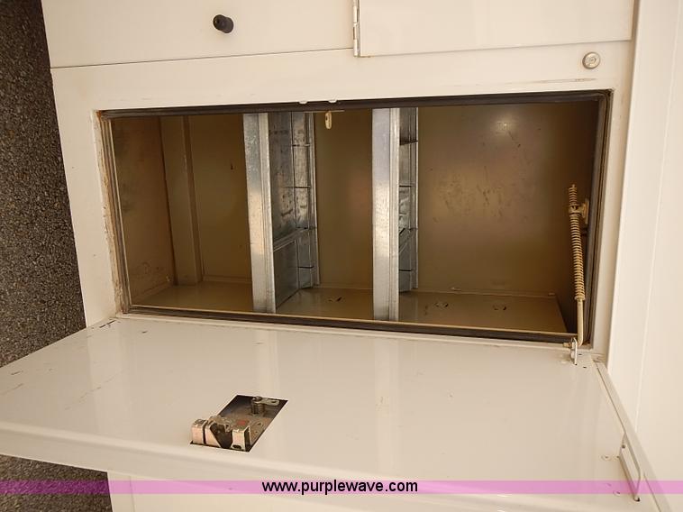 image for item J3119 2007 Ford E350 Super Duty van