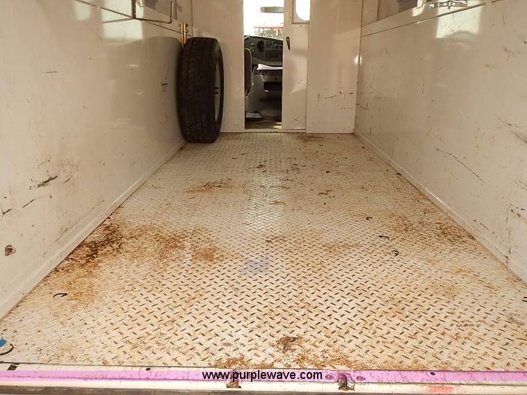 image for item J3119 2007 Ford E350 Super Duty van