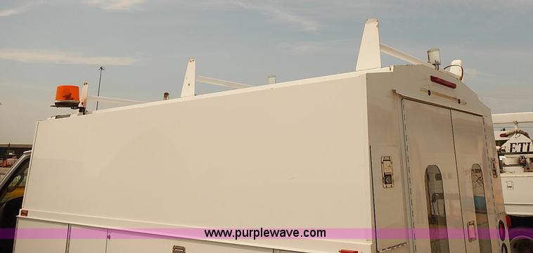 image for item J3119 2007 Ford E350 Super Duty van