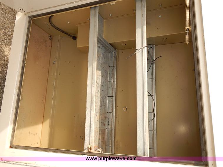 image for item J3119 2007 Ford E350 Super Duty van