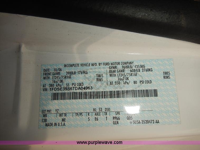 image for item J3119 2007 Ford E350 Super Duty van