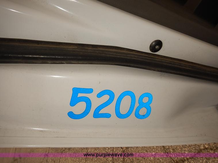 image for item J3119 2007 Ford E350 Super Duty van