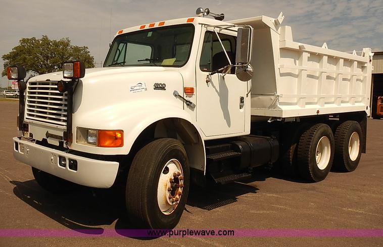 image for item J3121 2000 International 4900 dump truck