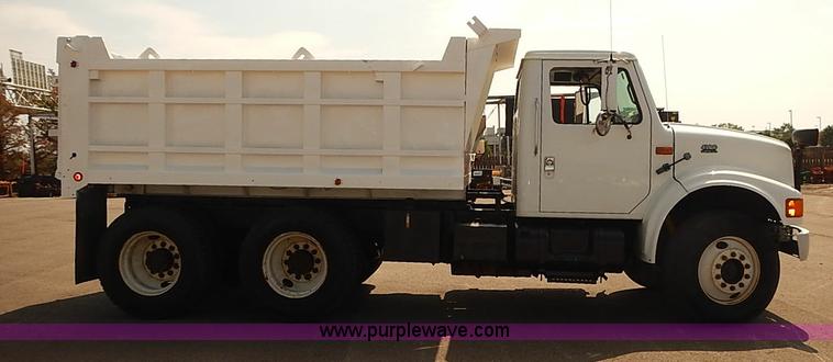image for item J3121 2000 International 4900 dump truck