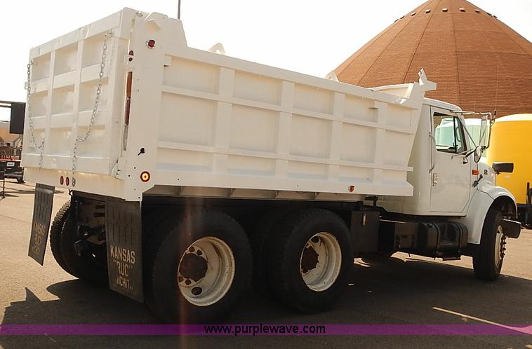image for item J3121 2000 International 4900 dump truck