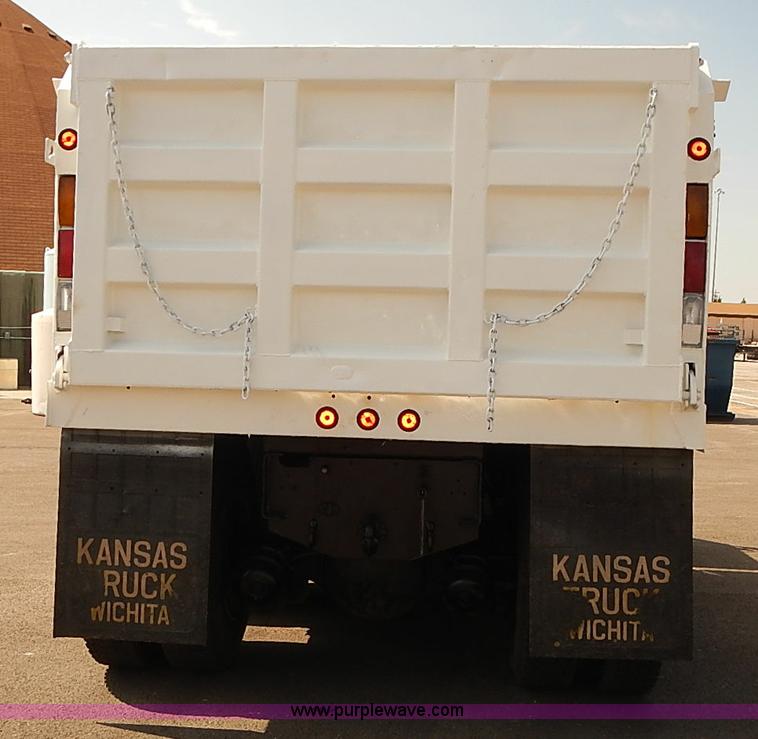 image for item J3121 2000 International 4900 dump truck