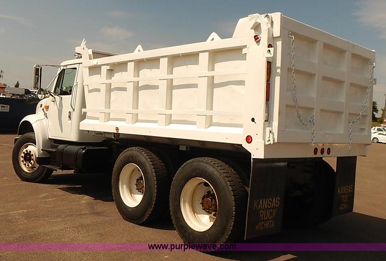 image for item J3121 2000 International 4900 dump truck