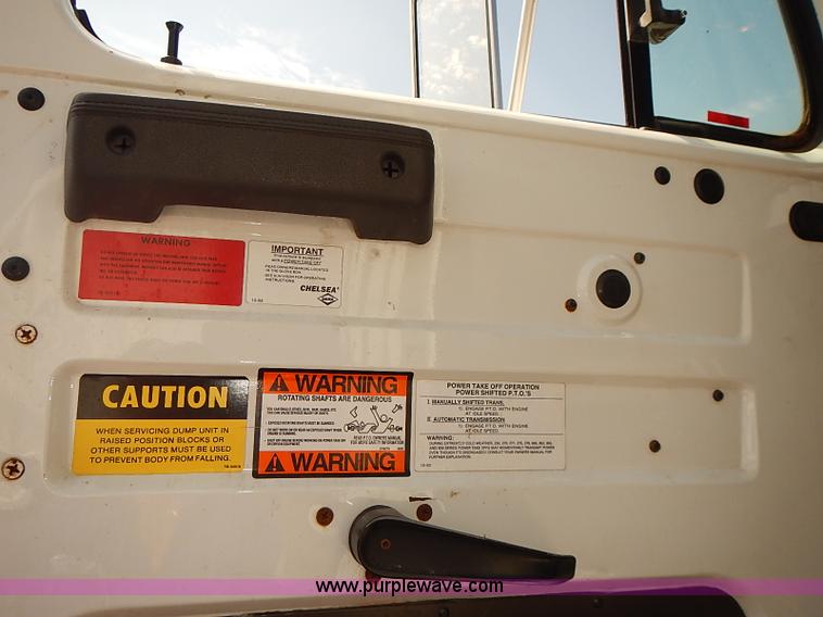 image for item J3121 2000 International 4900 dump truck