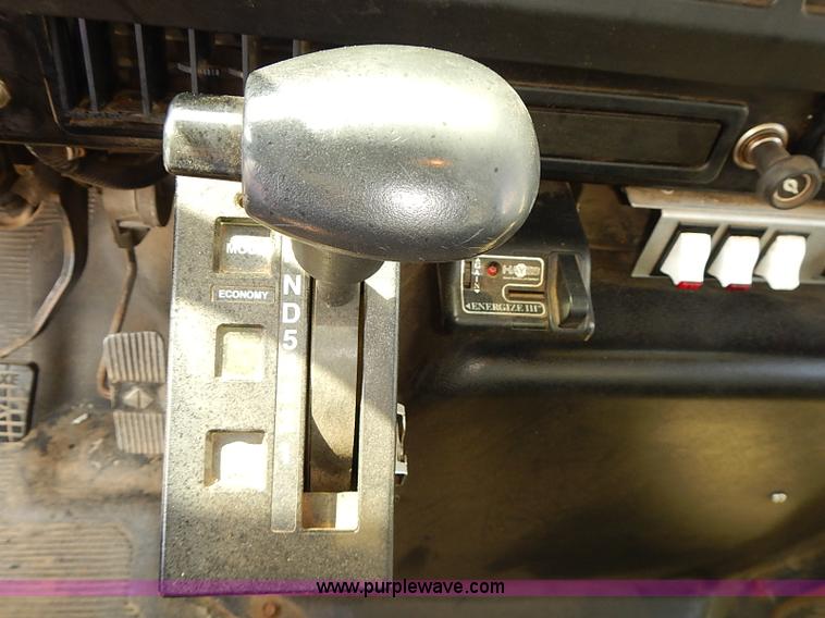 image for item J3121 2000 International 4900 dump truck