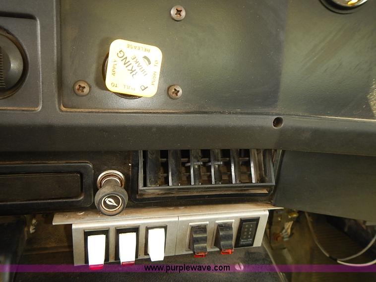 image for item J3121 2000 International 4900 dump truck