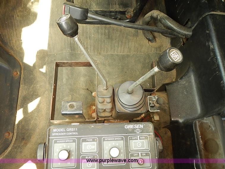 image for item J3121 2000 International 4900 dump truck