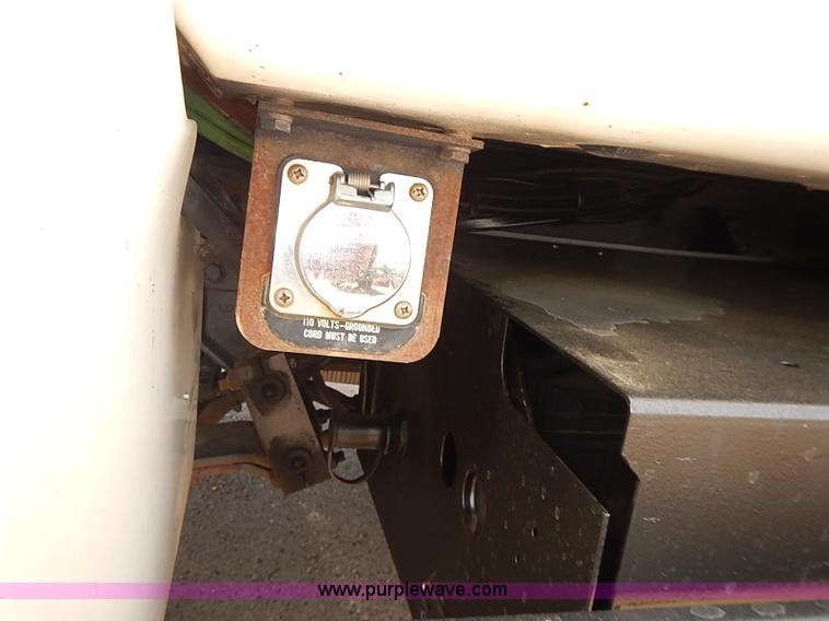 image for item J3121 2000 International 4900 dump truck