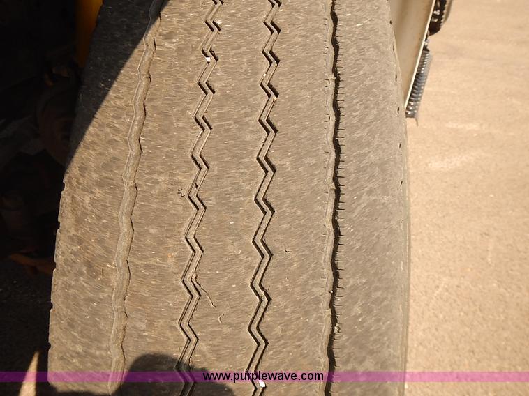 image for item J3121 2000 International 4900 dump truck