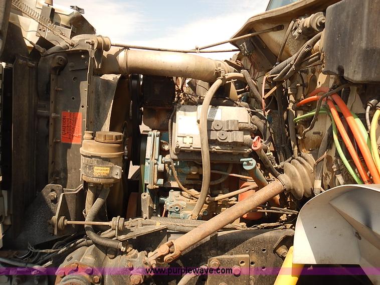 image for item J3121 2000 International 4900 dump truck